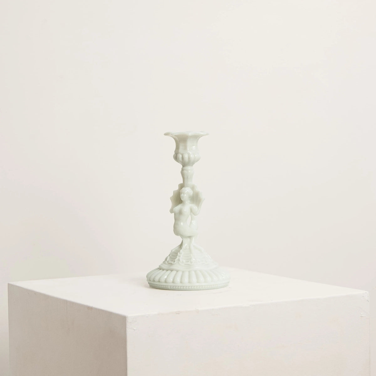 Bougeoir Sirène en Verre Opalin Blanc DEBEAULIEU