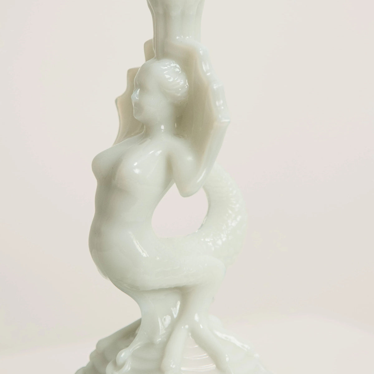 Bougeoir Sirène en Verre Opalin Blanc DEBEAULIEU