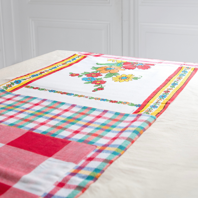 Nappe upcyclée écrue avec patchwork rouge DEBEAULIEU PARIS