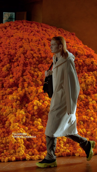 JIL SANDER, VOIR LA VIE EN ORANGE